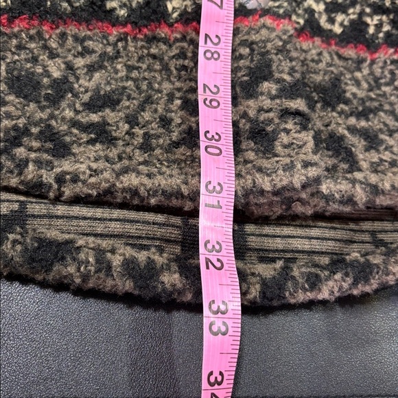 Legendary Whitetails Treasure Fuzzy Fleece Shacket,snap front,chest/hip pockets - Picture 12 of 12